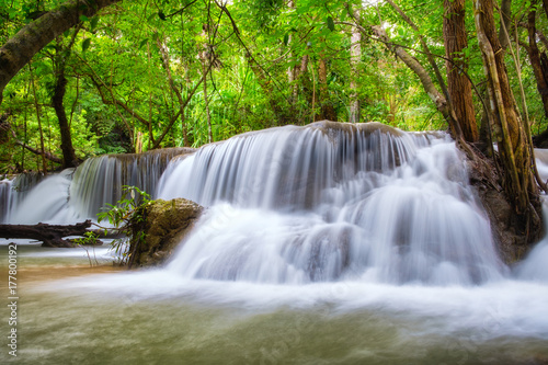 Fototapeta Naklejka Na Ścianę i Meble -  Beautiful Huay Mae Khamin waterfall in tropical rainforest at Srinakarin national park
