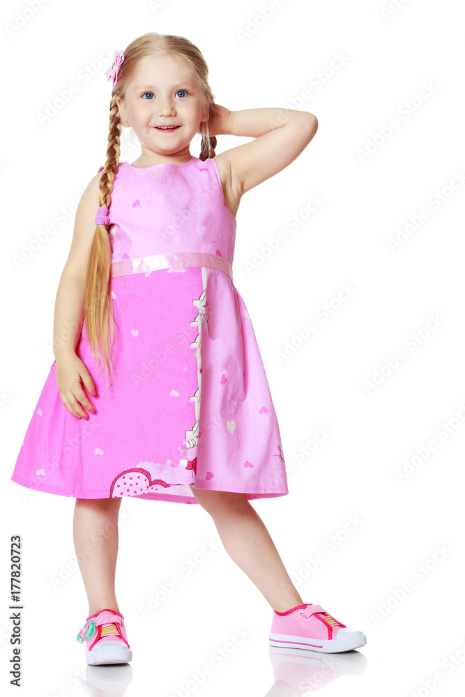 The little girl is full-length. The little girl is full-length.