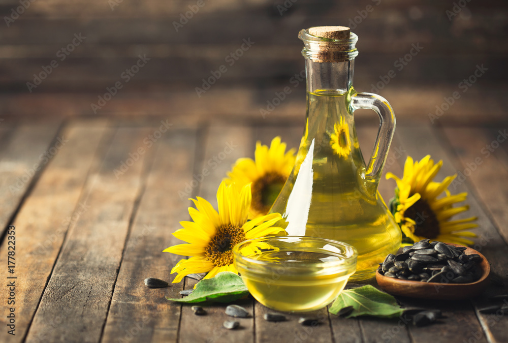 Sunflower oil and seeds - obrazy, fototapety, plakaty 