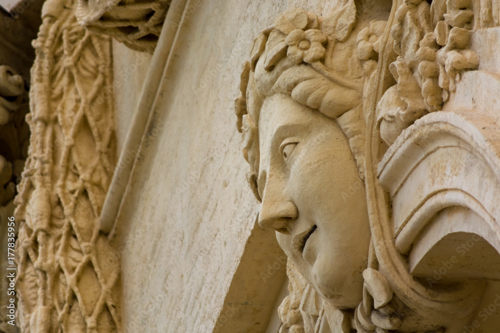 Obraz premium Architecture elements of Peyrou water castle, Montpellier, France