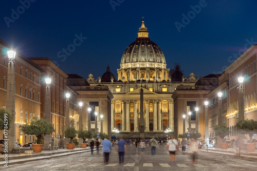 Fototapeta Naklejka Na Ścianę i Meble -  Amazing Night photo of Vatican and St. Peter's Basilica in Rome, Italy