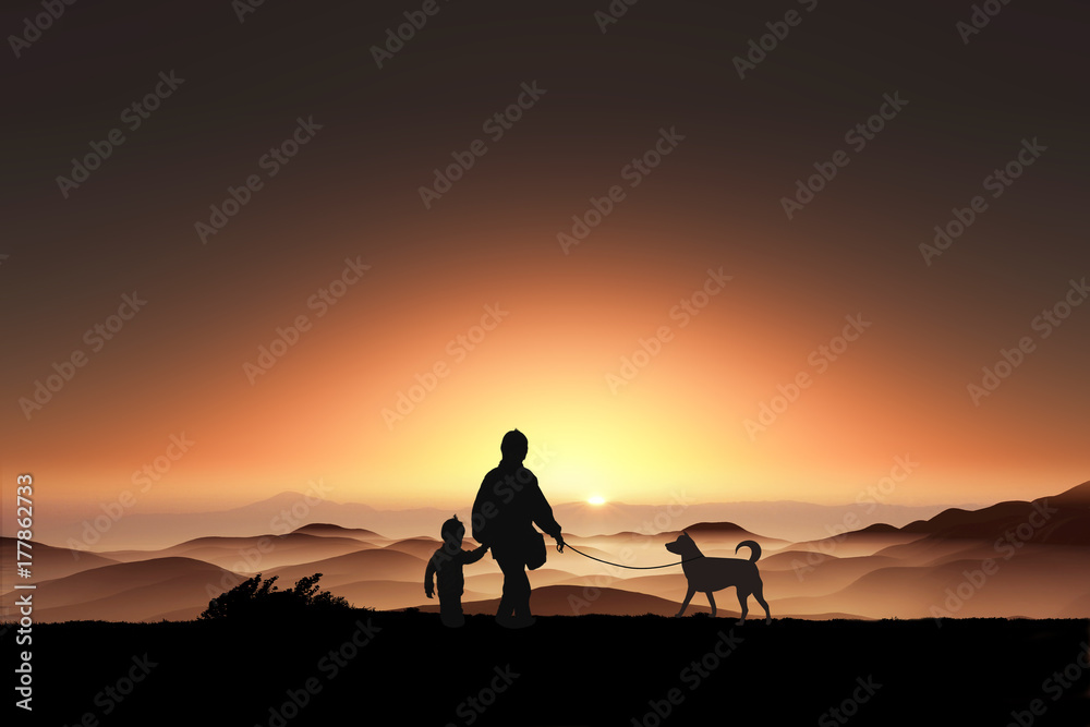 日の出と親子と犬のシルエット