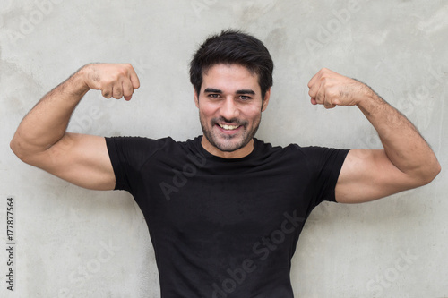 Quadro su tela strong healthy indian man muscle posing