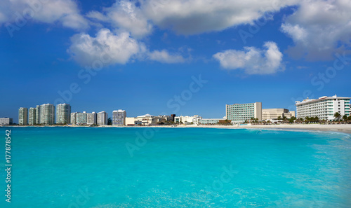 Cancun Forum beach Playa Gaviota Azul © lunamarina
