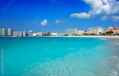 Cancun Forum beach Playa Gaviota Azul © lunamarina