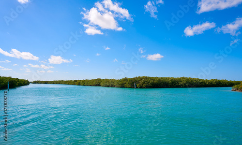 Fototapeta Naklejka Na Ścianę i Meble -  Cancun Nichupte Lagoon at Hotel Zone