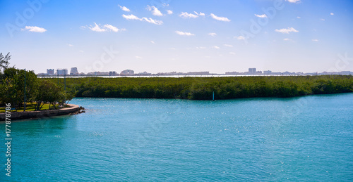Fototapeta Naklejka Na Ścianę i Meble -  Cancun Nichupte Lagoon at Hotel Zone