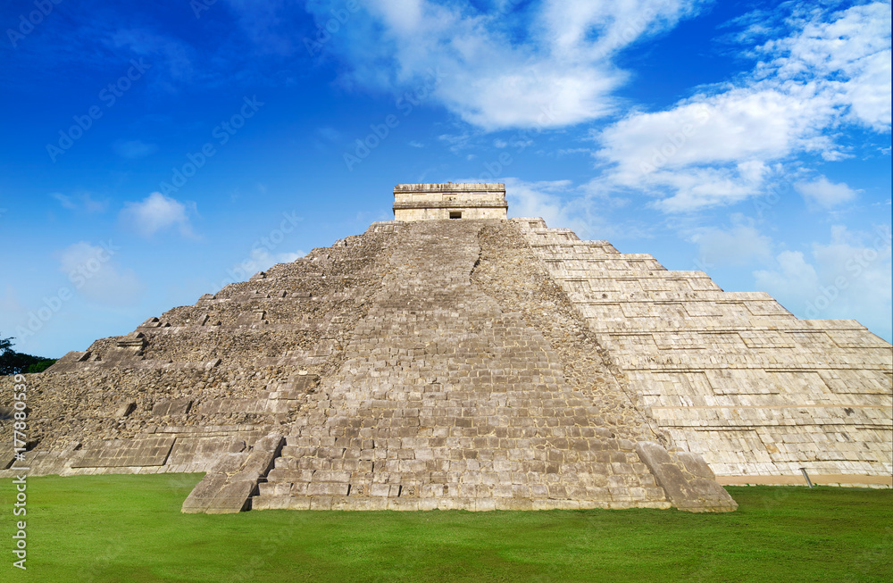 Chichen Itza El Templo Kukulcan temple Chichen Itza El Templo Kukulcan temple