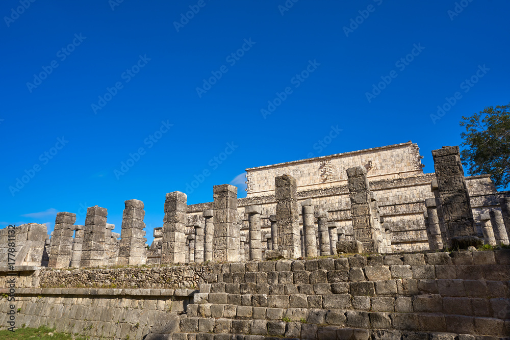 Fototapeta premium Chichen Itza one thousand columns temple