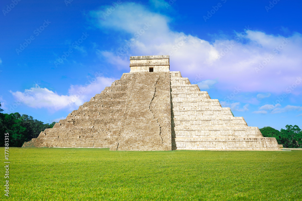 Chichen Itza El Templo Kukulcan temple Chichen Itza El Templo Kukulcan temple