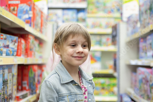  child in toy store