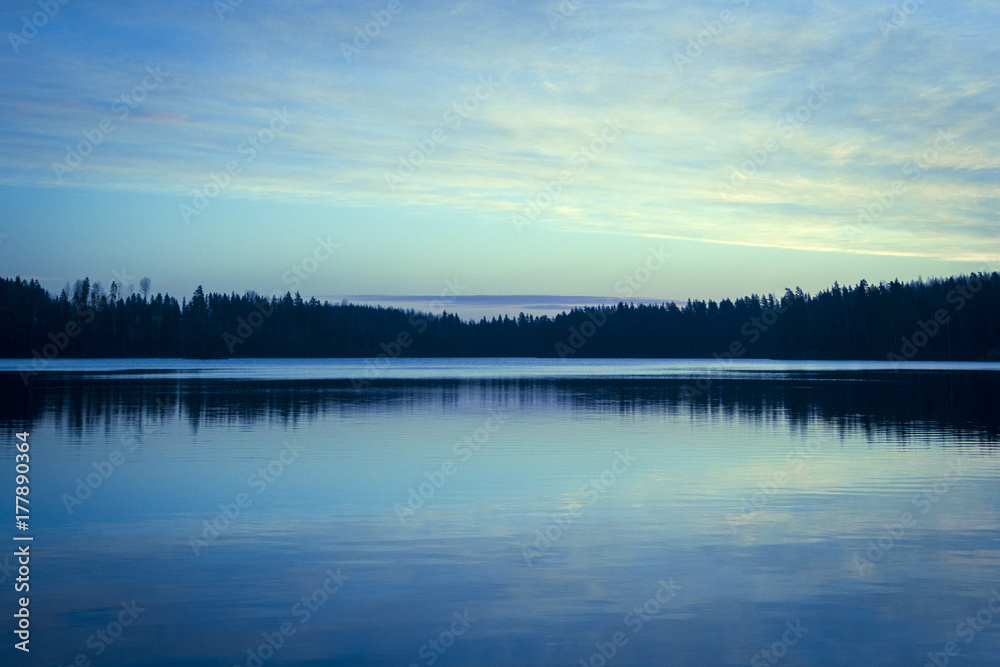 Fototapeta premium A gorgeous sunset over lake.