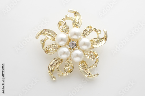 Fotografering gold brooch flower with pearl isolated on white