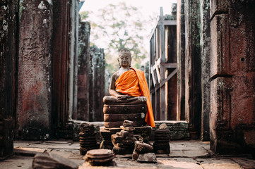 Rollo Buddha Antiker Buddha im Bayon Tempel Kambodscha  © linortis