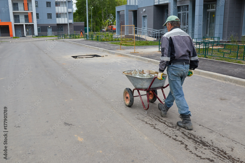 Obraz premium Working with a truck on a construction site