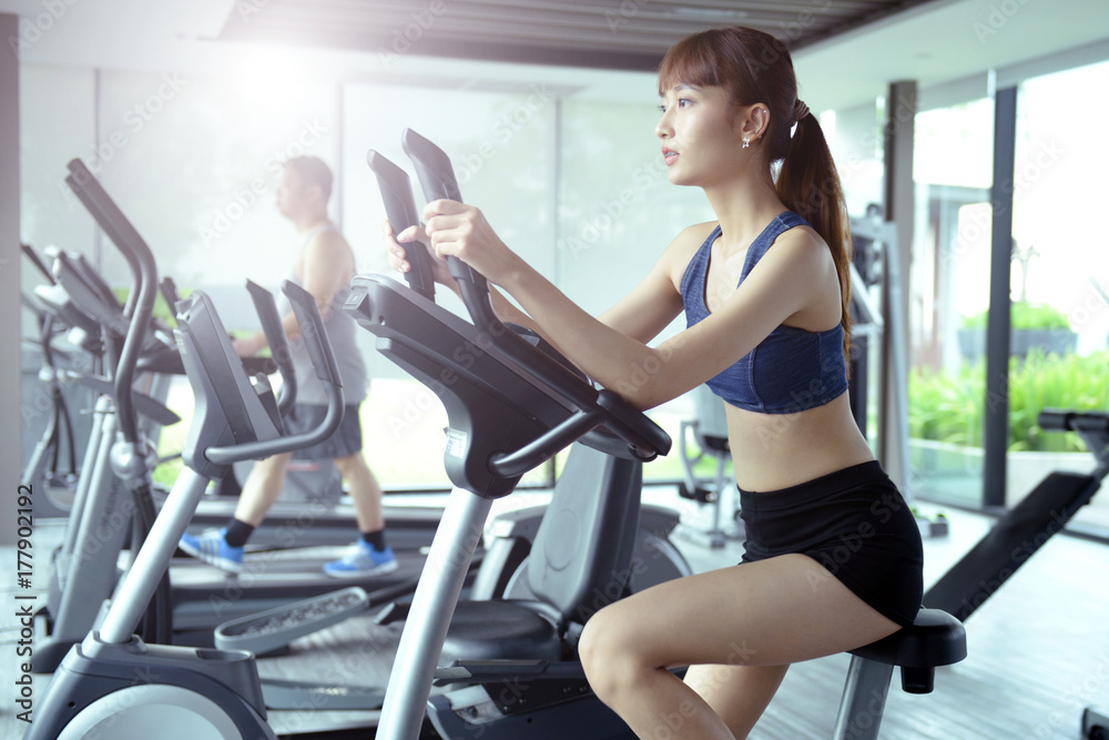 Exercise in the gym, women want to have a beautiful body with fitness.