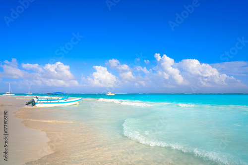 Tulum Caribbean beach in Riviera Maya © lunamarina