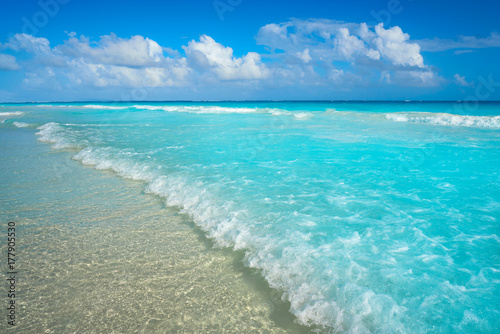 Fototapeta Naklejka Na Ścianę i Meble -  Caribbean turquoise beach in Riviera Maya