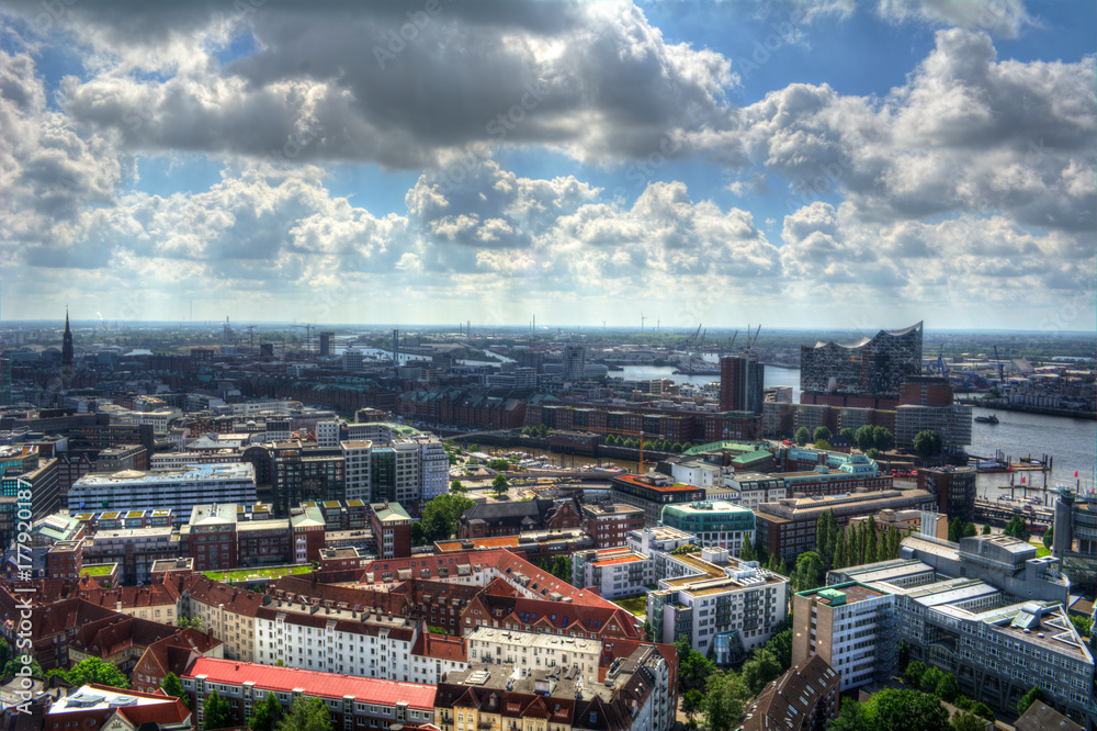 Obraz premium Aussicht auf den Hamburger Hafen