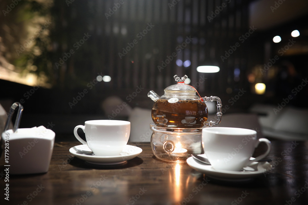 Obraz premium A table in a cafe with objects