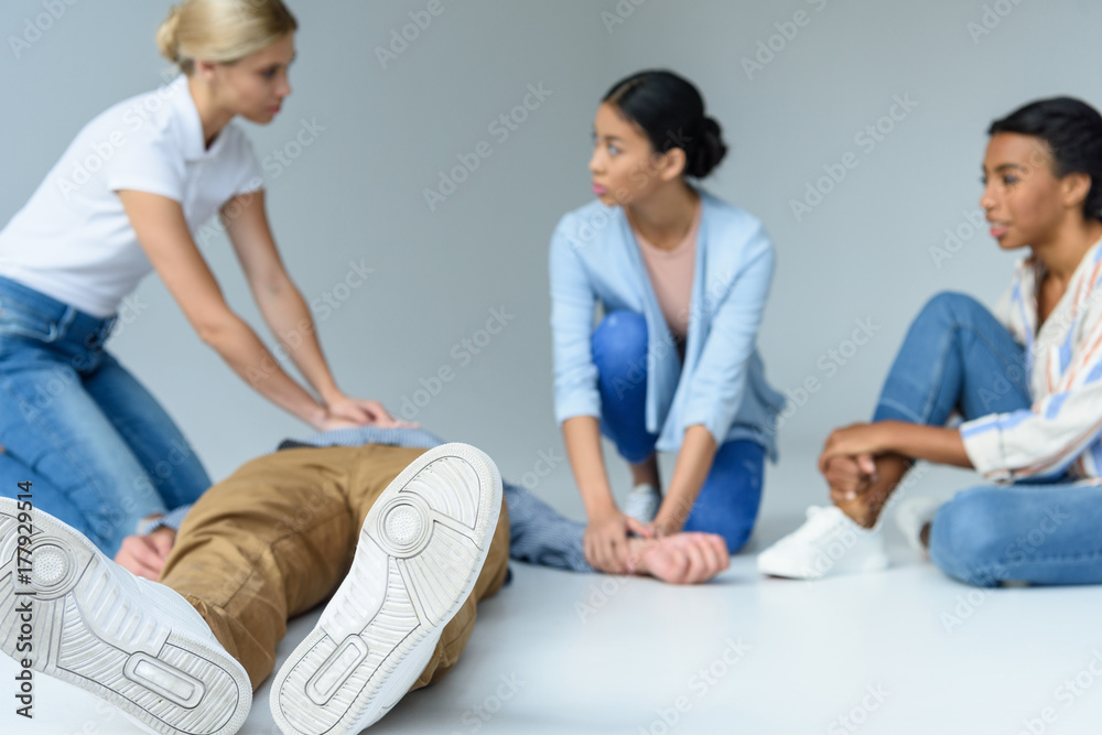 Obraz premium first aid training