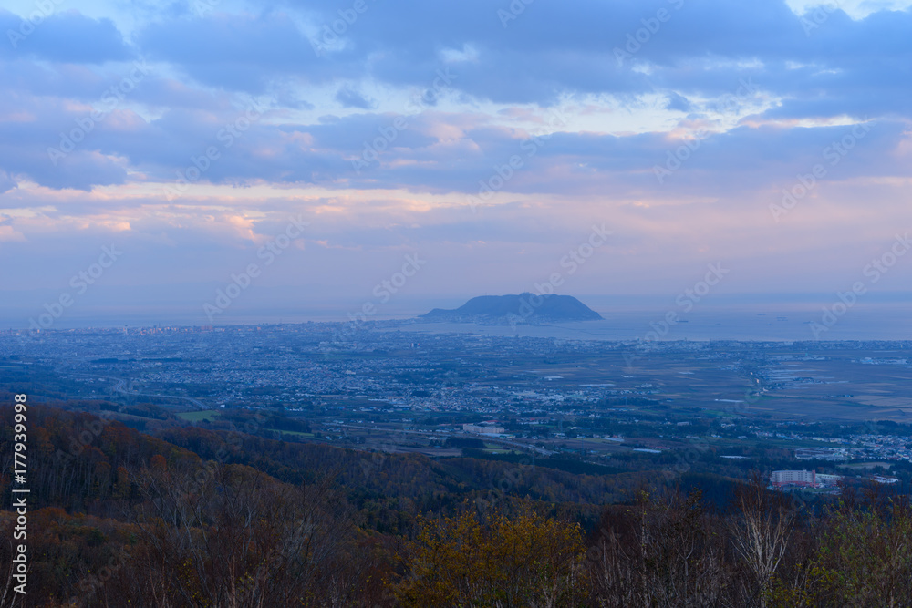 北海道　夕暮れ時の函館　城岱牧場からの風景