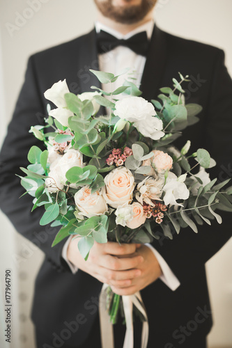 Fototapeta Naklejka Na Ścianę i Meble -  Pretty good wedding bouquet of various flowers in hand