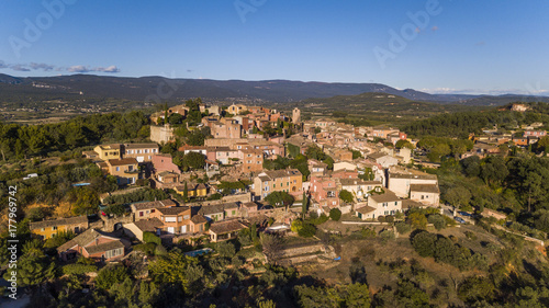Roussillon village, built from a red sandstone © Iurii