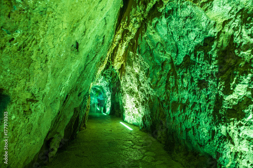 Tunnel dans la roche    Sa Calobra sur l   le de Majorque    les Bal  ares  Espagne 