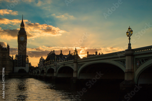 Sunset at the Big Ben clock tower and the bridge in London, England © faija555