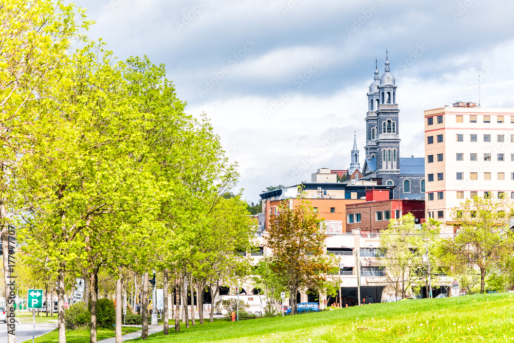 Φωτογραφία Cityscape or skyline of Saguenay city in Quebec, Canada with church, buildings,