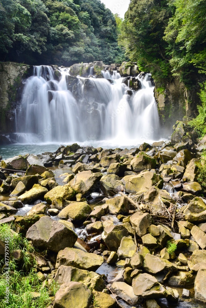 Fototapeta premium Spectacular Sekino-o Falls in Miyakonojo, Japan
