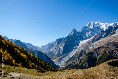 View of mountain peaks, of the Mont Blanc massif and coniferous forests in autumn, Val Ferret, Aosta valley, Italy © Stefano Benanti