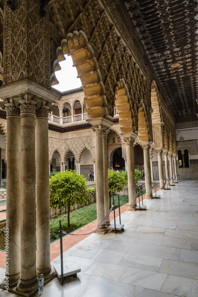 Patio de las Muñecas en el Palacio de Real Alcázar de Sevilla , España