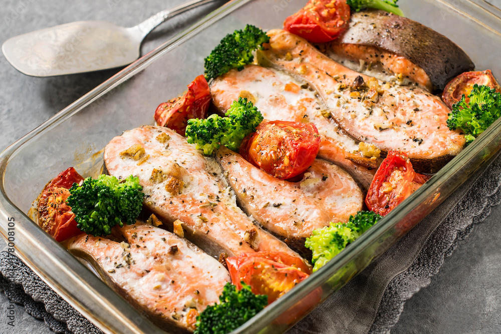 Salmon steaks baked with vegetables