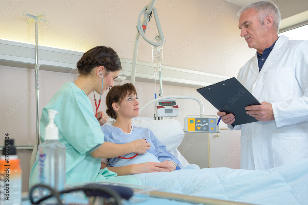 Obraz premium assisting a patient