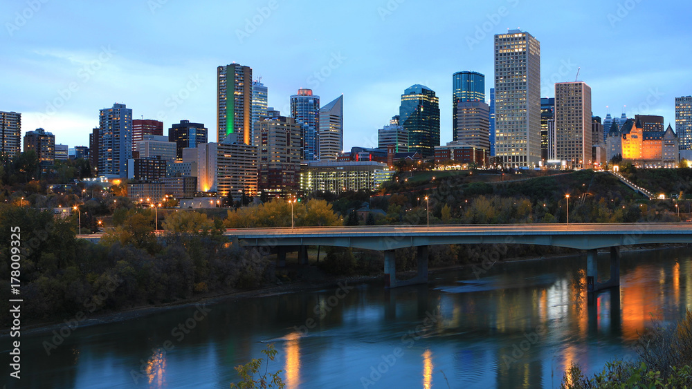 Fototapeta premium Edmonton, Canada city center at night