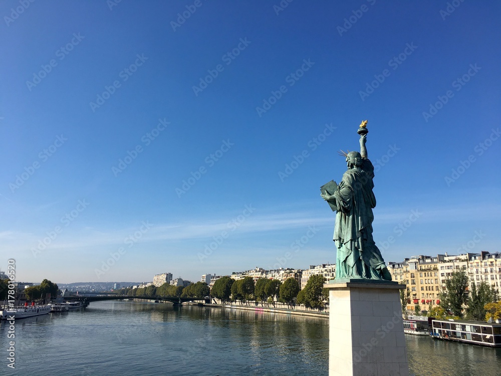 Fototapeta premium Statue of liberty Paris France