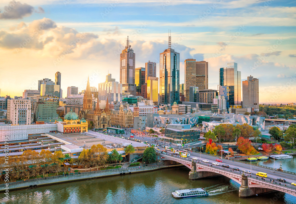 Naklejka premium Panoramę miasta Melbourne o zmierzchu