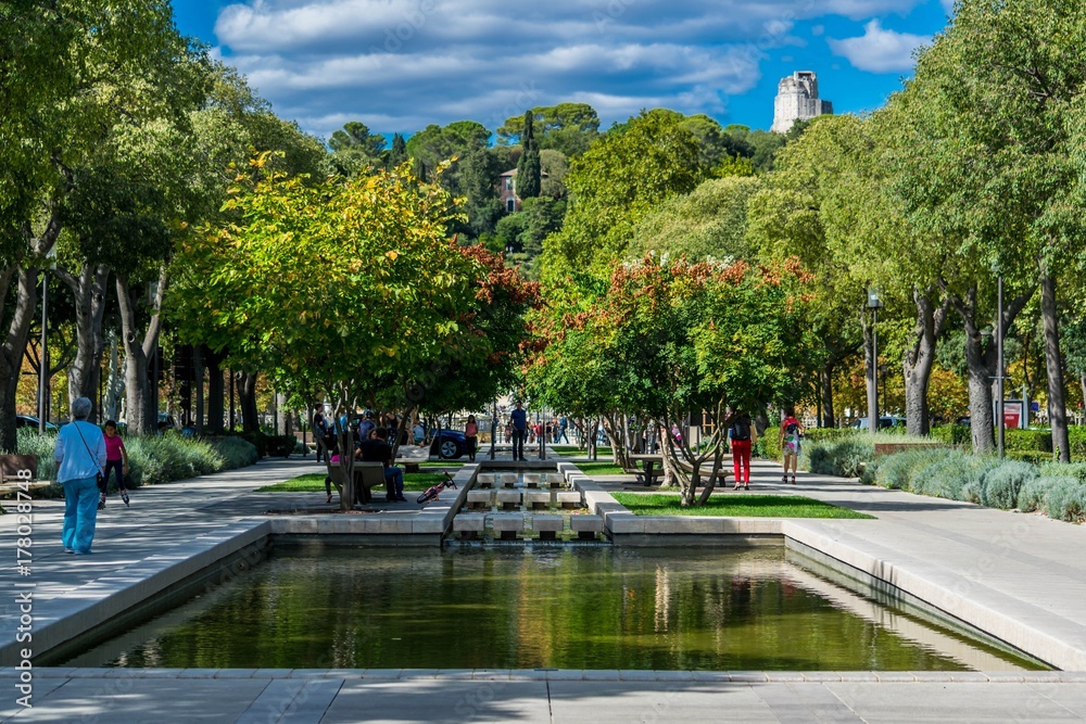 Nîmes touristique.