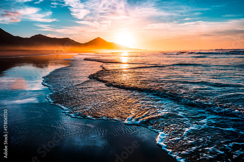 Fototapeta Naklejka Na Ścianę i Meble -  beach sunset