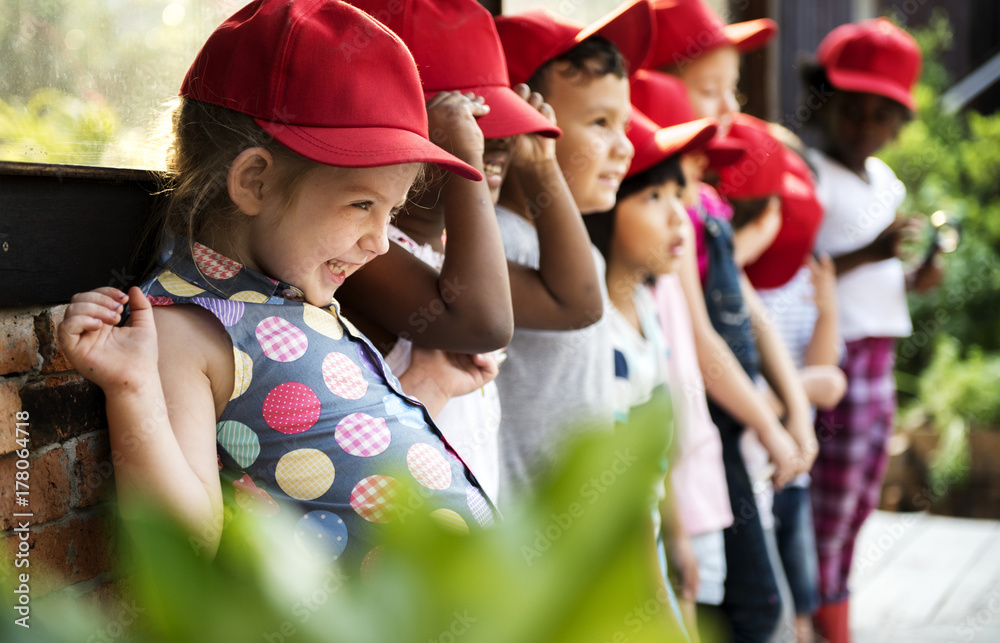 Obraz premium Group of kindergarten kids learning gardening outdoors field trips