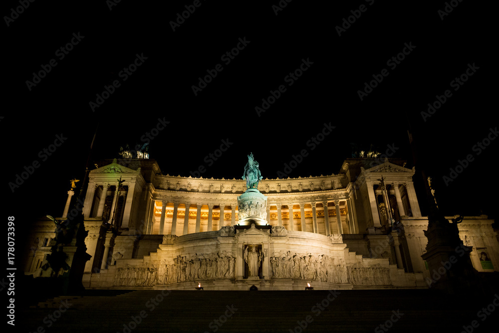 Rome at night: Altare della patria 