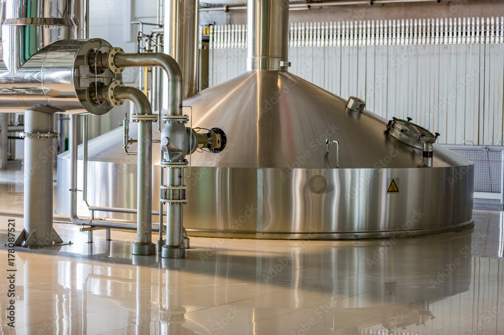 Equipment, industrial tools and machinery for the production of beer in factory shops
