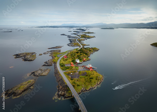Obraz na płótnie Storseisundet Bridge, Atlantic Ocean Road Norway w salonie