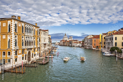 Вид с моста Академии на Большой Канал, Палаццо и собор Санта Мария делла Салюте. Венеция. Италия © aphonua