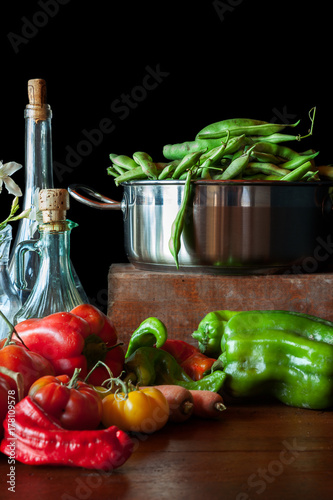 Fototapeta Naklejka Na Ścianę i Meble -  mix de vegetales preparados para cocinar