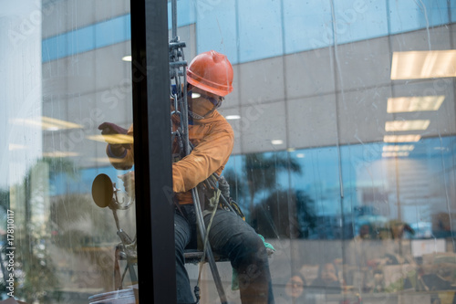 Professional cleaning for hight building, Cleaning building glasses