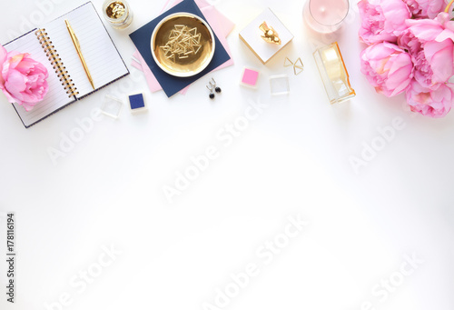 Obraz na plátně Styled desk scene with gold, navy and pink, feminine workplace