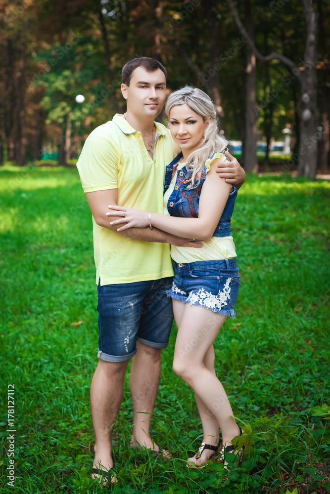 Fototapeta premium happy couple resting in city park